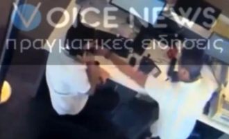 Τραμπούκος Αυγενάκης – Άσκησε βία σε υπάλληλο αεροπορικής και μετά άρχισε τα κλαψουρίσματα