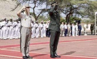 Η Γαλλία παρέδωσε την τελευταία βάση της στη Σενεγάλη