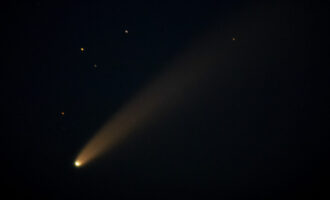 Οι μυστηριώδεις «σκοτεινοί κομήτες» που περιφέρονται στο Ηλιακό μας Σύστημα