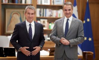 Επιτέλους τα… κατάφερε! Ο Ανδρέας Λοβέρδος προσχώρησε στη ΝΔ – Χαρά ο Μητσοτάκης!