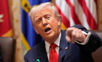 Τραμπ έτοιμος να πατήσει το κουμπί: Σύντομα θα χτυπήσουμε και το εσωτερικό της Βενεζουέλας