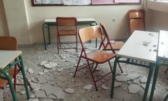 Εποχή Μητσοτάκη – Τραυματίστηκαν δύο μαθητές από πτώση σοβάδων στο 1ο δημοτικό σχολείο Πόρτο Ράφτη