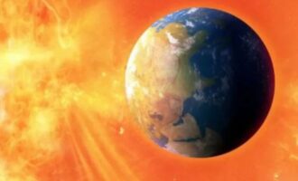 Ισχυρή ηλιακή καταιγίδα χτυπά τη Γη: Επηρεάζονται δορυφόροι και ηλεκτρικά δίκτυα – H NASA ακύρωσε εκτόξευση πυραύλου