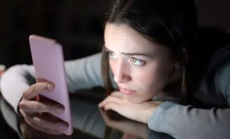 Γερμανία: Νέοι με κατάθλιψη προτιμούν την Τεχνητή Νοημοσύνη αντί τους ειδικούς