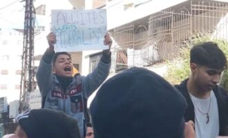 Συρία: Σε Λαοδίκεια, Ταρτούς και Χάμα Αλαουίτες διαδήλωσαν ζητώντας ομοσπονδία και αυτονομία – Έκαψαν τουρκικές σημαίες