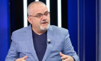 Ο Αλβανός «δημοσιογράφος» Αρτάν Χότζα κατηγόρησε την Ελλάδα ότι προστατεύει το οργανωμένο έγκλημα