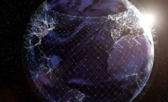 STAR WARS: Η Ρωσία αναπτύσσει νέο όπλο «νέφους θραυσμάτων» για την εξόντωση των δορυφόρων Starlink του Μασκ – Φόβοι του ΝΑΤΟ για χάος στο διάστημα