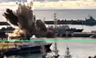 Ουκρανικά υποβρύχια drone έπληξαν για πρώτη φορά ρωσικό υποβρύχιο – H στιγμή της έκρηξης (βίντεο)