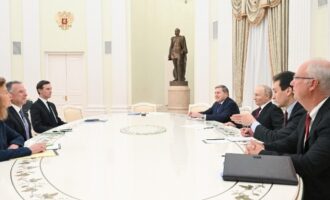 Συνάντηση Πούτιν-Γουίτκοφ: Χωρίς συμφωνία, αλλά χαρακτηρίστηκε «χρήσιμη και εποικοδομητική» από το Κρεμλίνο