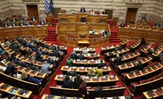 Υπερψηφίστηκε με 159 «υπέρ» έναντι 136 «κατά» ο προϋπολογισμός του 2026