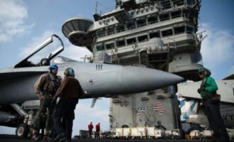 Τραμπ: «Αρμάδα» πλέει προς το Ιράν – Προειδοποιήσεις από τον αρχηγό των Φρουρών προς ΗΠΑ και Ισραήλ