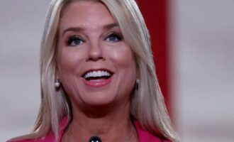 Μπόντι: Ο Μαδούρο και η σύζυγός του θα αντιμετωπίσουν «σύντομα την πλήρη οργή της αμερικανικής Δικαιοσύνης» σε αμερικανικό έδαφος