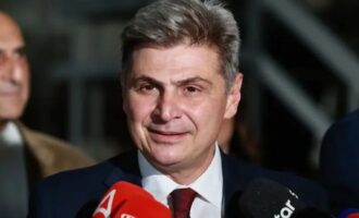 Ο Νικόλας Φαραντούρης αποκάλυψε ότι στο Ευρωπαϊκό Κοινοβούλιο συζητάνε μέχρι πώς να καταστρέψουν το δολάριο