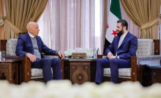 Ο Άχμεντ αλ-Σάρα (Γκολάνι) συναντήθηκε με τον Τόμας Μπάρακ του Τραμπ στη Δαμασκό