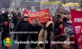 Ιρανοί προοδευτικοί διαδήλωσαν κατά των Μουλάδων και των Μοναρχικών (βίντεο)