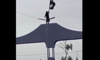 Συρία: Υψώθηκε η σημαία του Ισλαμικού Κράτους (ISIS) στη Ράκα