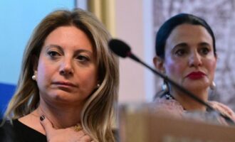 Ο Καραχάλιος σφυροκοπά την Καρυστιανού – Η Γρατσία την υπερασπίζεται με θυμικό κι ακροδεξιά ρητορική