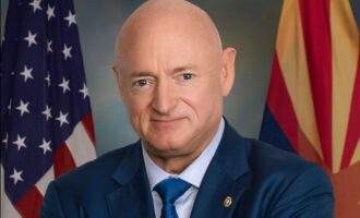 Μαρκ Κέλι: «Ασχολούμαστε πλέον με την ανατροπή καθεστώτων; Και τι έπεται στη συνέχεια;»