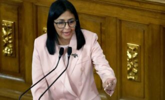 Η αντιπρόεδρος της Βενεζουέλας δηλώνει έτοιμη για συνεργασία με τις ΗΠΑ, σύμφωνα με τον Τραμπ – Η ίδια είπε ότι αναγνωρίζει τον Μαδούρο