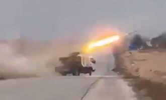 Νέα παρέμβαση Λίντσεϊ Γκράχαμ για τη Συρία: «Συντριπτικές κυρώσεις αν συνεχιστούν οι επιθέσεις κατά των Κούρδων και των SDF»