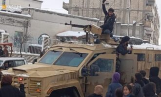 Οι Κούρδοι (SDF) που φύλαγαν φυλακή για μέλη του ISIS στη Ράκα έφτασαν στην Κομπάνι