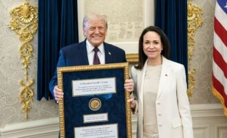 Η Μαρία Κορίνα Ματσάδο χάρισε στον Ντόναλντ Τραμπ το Βραβείο Νόμπελ Ειρήνης