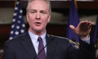 Κρις Βαν Χόλεν: Η Ουάσιγκτον έχει την υποχρέωση να διασφαλίσει τη δίκαιη μεταχείριση των Κούρδων (SDF)