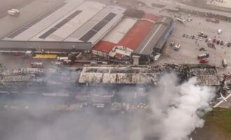 Οδύνη Τσίπρα για το εργατικό δυστύχημα στη «Βιολάντα»: «Η σκέψη μας σήμερα βρίσκεται στα Τρίκαλα, δίπλα στις οικογένειες που είδαν τη ζωή τους να γκρεμίζεται μέσα στις φλόγες»