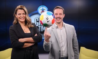 Ο Δημήτρης Μακαλιάς σκίζει το σενάριο και μετατρέπει το GAME TIME σε stand-up show