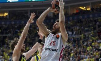 Euroleague: Λύγισε στο φινάλε ο Ολυμπιακός 88-80 από τη Φενερμπαχτσέ στην Κωνσταντινούπολη