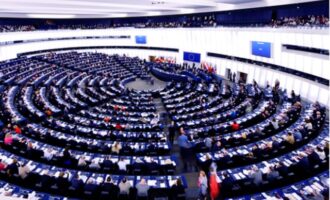 Ευρωβουλή: Εγκρίθηκε ο κατάλογος «ασφαλών χωρών» και οι νέες διαδικασίες ασύλου – Ποιοί αντιδρούν