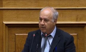 ΠΑΣΟΚ: Διεγράφη ο βουλευτής Π. Παρασκευαΐδης που μίλησε για συνεργασία ακόμη και με «δικτατορικά καθεστώτα»