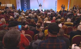 Νέα «φάπα» Αλέξη Τσίπρα σε Γιάννη Στουρνάρα: Η ιστορία ΔΕΝ γράφεται από τους ισολογισμούς των τραπεζιτών και των τοκογλύφων