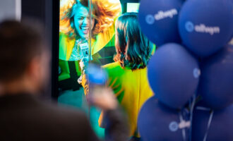 Instant Win από την Allwyn: Κέρδη μέχρι 500 ευρώ στη στιγμή σε χιλιάδες τυχερούς με δωρεάν συμμετοχή στα καταστήματα Allwyn