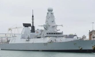 Βρετανία: Ο Στάρμερ μετά την κατακραυγή στέλνει αντιτορπιλικό και ελικόπτερα στην Κύπρο