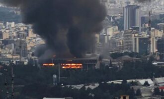 Το Ισραήλ έπληξε το αρχηγείο της κρατικής τηλεόρασης του Ιράν στην Τεχεράνη