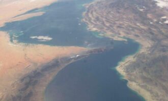 Ιράν: «Δεν θα αφήσουμε να περάσει ούτε ένα λίτρο πετρελαίου από το Στενό του Ορμούζ»