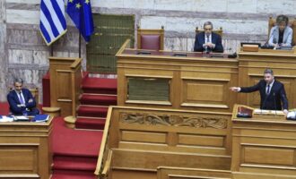 Βουλή: Πυρ ομαδόν από την αντιπολίτευση στην κυβέρνηση Μητσοτάκη για υποκλοπές, ΟΠΕΚΕΠΕ και Λαζαρίδη