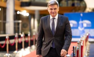 Φαραντούρης: «Το αφήγημα των ήρεμων νερών καταρρέει σαν χάρτινος πύργος»