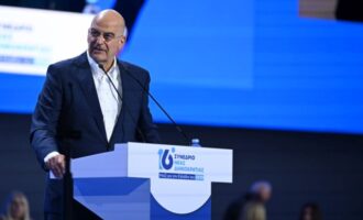 Ηγετικός θρίαμβος Δένδια στο Συνέδριο της ΝΔ – Ο Νίκος Δένδιας γκρέμισε τις «Καγκελαρίες των τεχνοκρατών» και κατασυνέτριψε τους «μισθοφόρους της εξουσίας»: «Η εξουσία στις δημοκρατίες ασκείται στο όνομα του λαού»