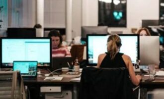 Οι Έλληνες εργάζονται περισσότερο από όλους στην Ε.Ε.  και με τη «βούλα» της Eurostat