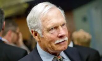 Πέθανε ο «πατέρας» του CNN Τεντ Τέρνερ σε ηλικία 87 ετών