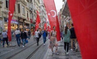 Στο 1,42 παιδιά ανά γυναίκα υποχωρεί ο δείκτης γονιμότητας στην Τουρκία