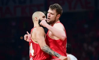 Euroleague: Ο Ολυμπιακός ισοπέδωσε τη Φενέρμπαχτσέ 79-61 και πήγες τελικό