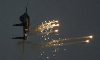 Τι γνωρίζουμε για τις αεροπορικές επιδρομές σε ιρανικούς στόχους αντίποινα για την κατάρριψη του ελικοπτέρου «Apache»