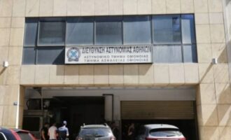 Ποινές-χάδι και ελεύθεροι με αναστολή οι δύο αστυνομικοί για τον βιασμό της 19χρονης στο ΑΤ Ομονοίας