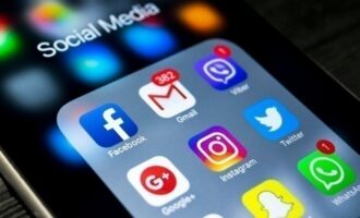 Γαλλία: Δια νόμου απαγόρευση πρόσβασης των παιδιών σε πλατφόρμες κοινωνικής δικτύωσης