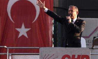 Τουρκία: Παραιτήθηκε από το CHP ο Οζγκιούρ Οζέλ και ανακοίνωσε την ίδρυση νέου κόμματος