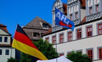 Γερμανία – δημοσκόπηση: Η ακροδεξιά AfD διευρύνει το προβάδισμά της έναντι του CDU του Μερτς