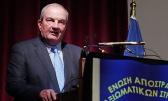 Λάβρος ο Καραμανλής για τουρκολυβικό, ελληνοτουρκικά και την όξυνση των ανισοτήτων